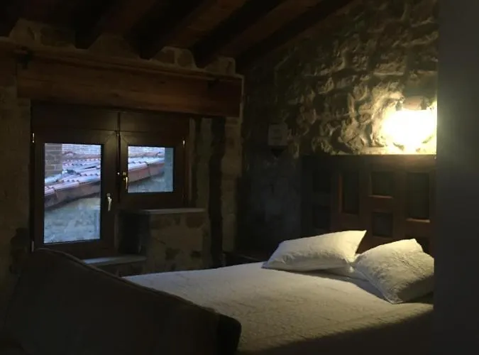 Rural Nubes Otel Salas De Los Infantes